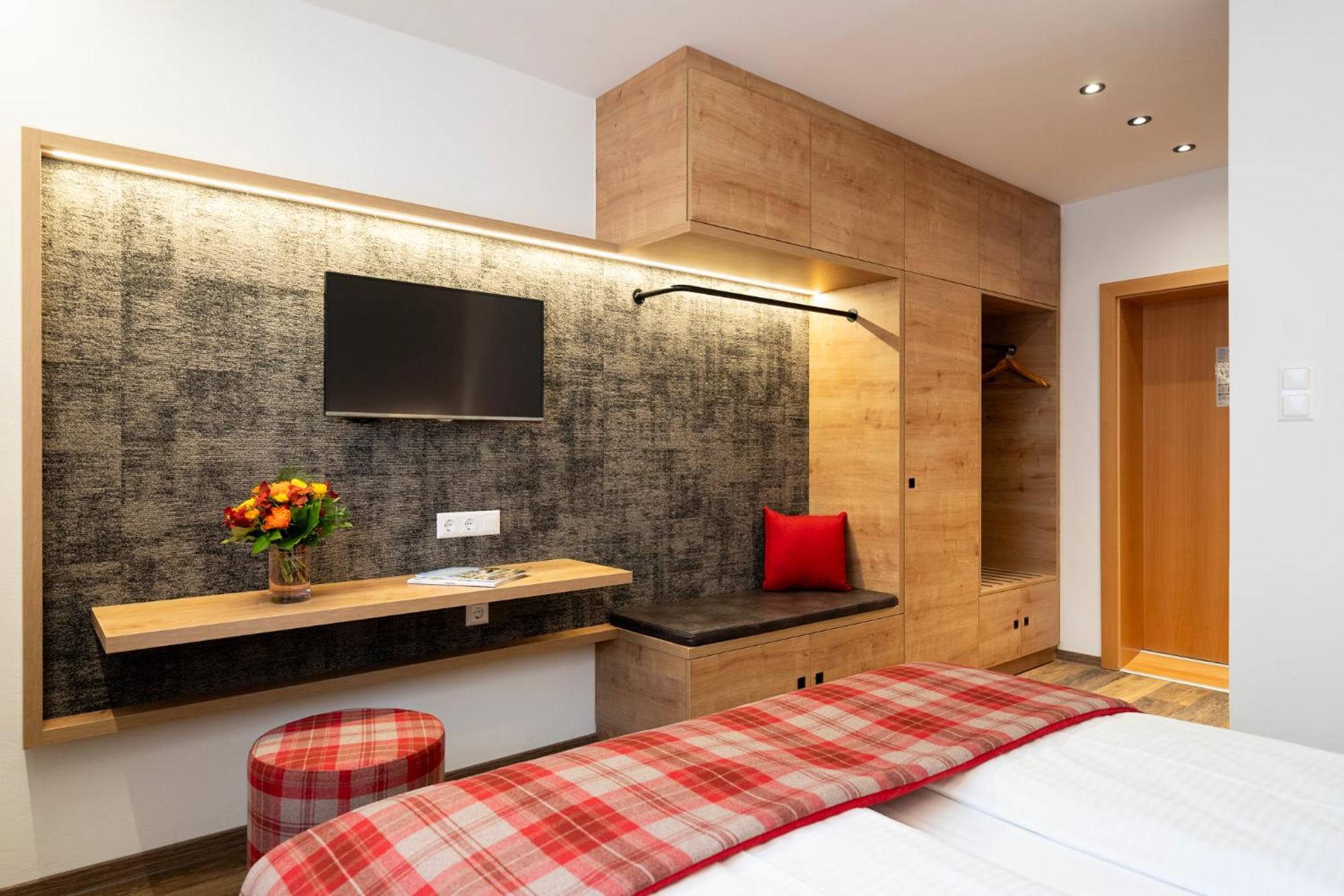 Hotel Alte Post Feld am See Exterior foto
